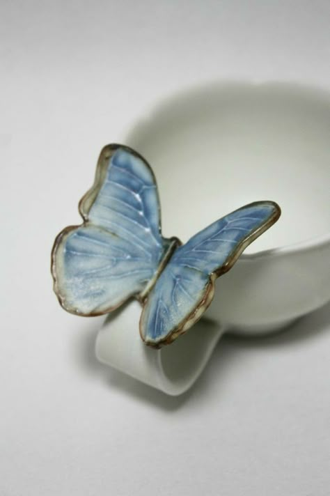 Baby Cot Design, Ceramics Butterfly, Cot Design, Coil Pottery, Sculpture Art Clay, Advanced Ceramics, Pottery Painting Designs, Baby Cot, Pottery Crafts