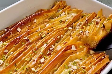 Fillo Dough Recipes, Crinkle Cake, Oven Burgers, Phyllo Dough Recipes, 30seconds Food, Beef Enchilada Recipe, Ground Beef Enchiladas, Baking Measurements, Dumplings For Soup