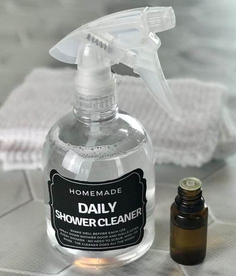 Homemade Shower Spray, Diy Shower Cleaner, Essential Oil Cleaning Recipes, One Essential Community, Daily Shower Cleaner, Homemade Shower Cleaner, Daily Shower Spray, Homemade Bleach, Diy Natural Cleaning