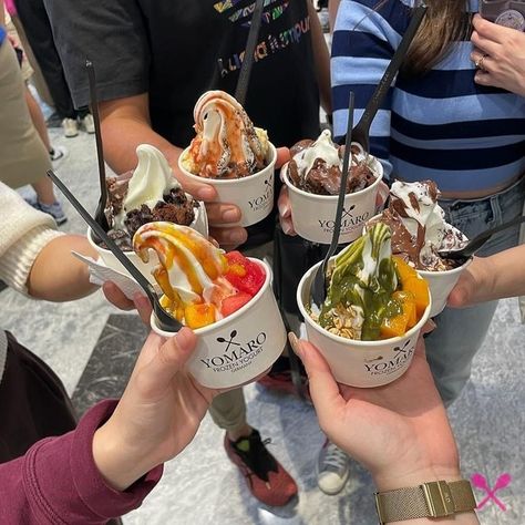 YOMARO Frozen Yogurt (@yomarofrozenyogurt) • Instagram photos and videos Frozen Yogurt Aesthetic, Yogurt Land, Frozen Yogurt Toppings, Turkish Yogurt, Yoghurt Bowl, Yogurt Toppings, Gelato Shop, Frozen Yogurt Shop, Yogurt Shop