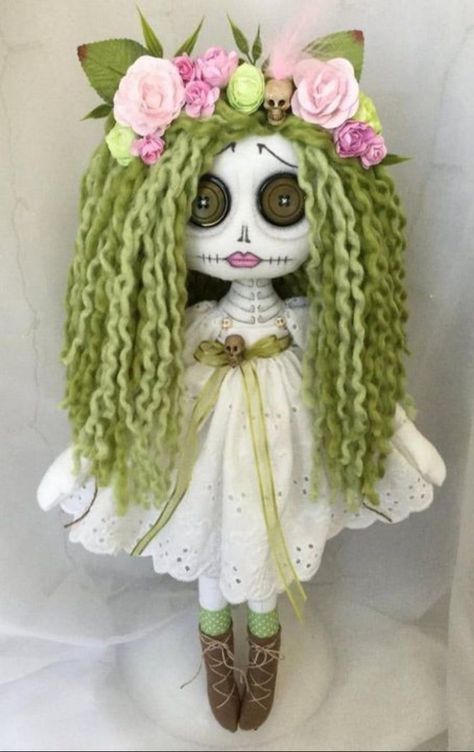 Hay Bale Art, Diy Rag Dolls, Zombie Dolls, Famous Characters, Scary Dolls, Ugly Dolls, Art Dolls Cloth, Hay Bales, Gothic Dolls