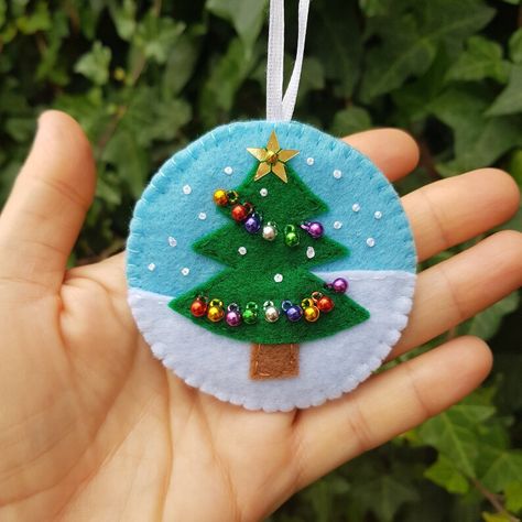 Hanging Christmas Ornaments, Diy Felt Christmas Ornaments, Star Sequins, Christmas Decs, Thread Beads, Baubles Christmas, Diy Christmas Ornaments Easy, Decoration Christmas Tree, Christmas Embroidery Patterns