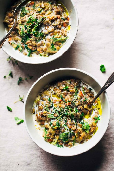 One-Pot Creamy Spinach Lentils - these are THE MOST INCREDIBLE lentils with lots of warming flavors. Comforting, simple, and healthy! Warm Salads, Lentils Recipe, Keto Salads, Gf Food, Vegan Beans, Creamy Spinach, Fun Recipes, Dinner Inspiration, Think Food