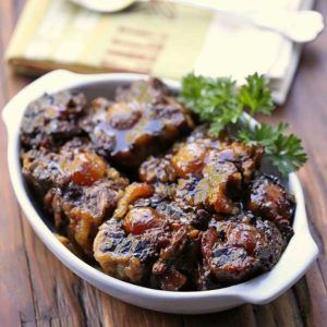 Oxtails Recipes Southern Crockpot, Crockpot Oxtails Slow Cooker, Crockpot Oxtails, Oxtail Recipes Crockpot, Oxtail Recipes Easy, Cooking Oxtails, Oxtail Stew Recipe, Ox Tails, Oxtail Stew