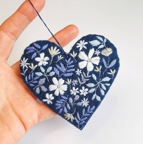 GeorgieKEmery - Etsy UK Heart Hanging Decoration, Embroidery Hearts, Dmc Embroidery Floss, Felt Embroidery, Felt Heart, Felt Decorations, Embroidered Heart, Felt Christmas Ornaments, Christmas Sewing