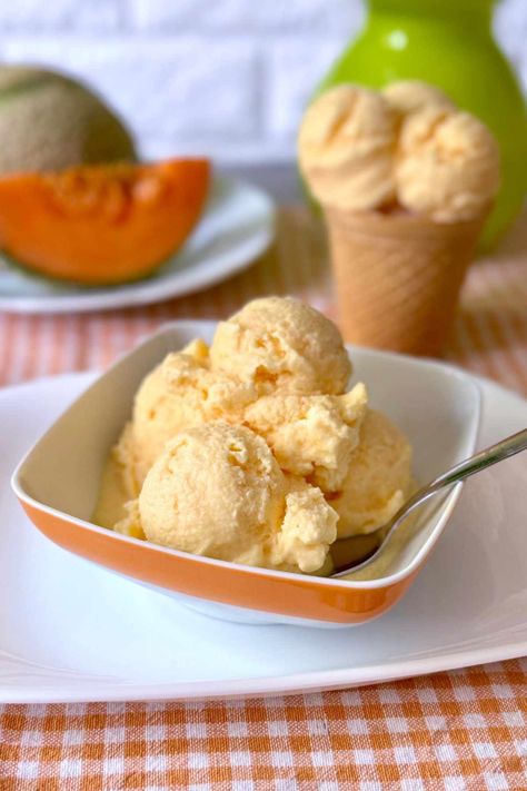 Creamy Fresh Melon Gelato - Recipes from Italy Melon Gelato, Melon Ice Cream Recipes, Melon Dessert, Gelato Recipes, How To Make Gelato, Gelato Italy, Melon Sorbet, Recipes From Italy, Gelato Maker