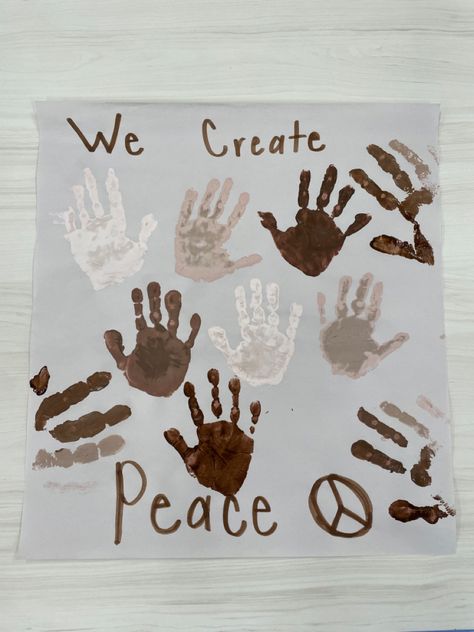 Kids handprints painted with different skin colors Mlk Jr Crafts For Preschool, Martin Luther King Jr Crafts For Kids, Martin Luther King Art Projects, Martin Luther King Jr Kindergarten, Martin Luther King Art, Martin Luther King Jr Crafts, Dr Martin Luther King Jr, Dr Martin Luther King, Toddler Teacher