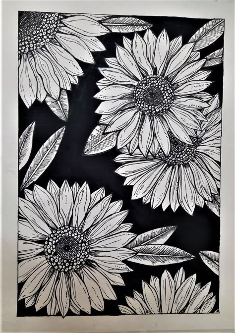 Sunflowers Sketch, Sunflower Sketch, Black Pen Sketches, Black Pen Drawing, Sunflower Sketches, Traditional Tattoo Designs, Pen Art Work, Arte Ninja, Flower Sketch