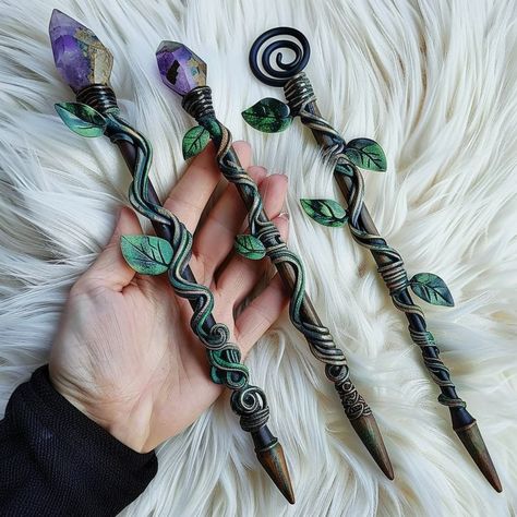 My Images Polymer Clay Wands, Clay Wand, Druid Staff, Diy Harry Potter Wands, Wand Designs, Bear Claw Necklace, Geek Diy, Witch Wand, Claw Necklace