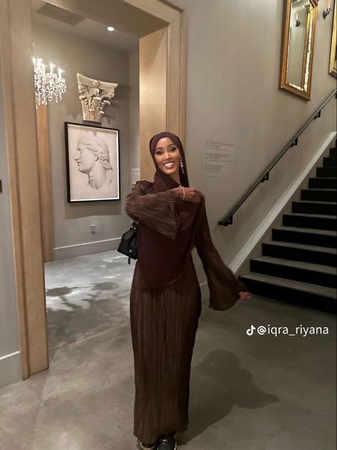 Black Women Hijab Fashion, Somali Hijabi Outfit, Somali Eid Outfits, Curvy Hijabi Fashion, Somali Dress Fashion, Eid Outfits Somali, Hijab Fashion Black Women, Somali Girl Outfits, Curvy Hijabi Outfits