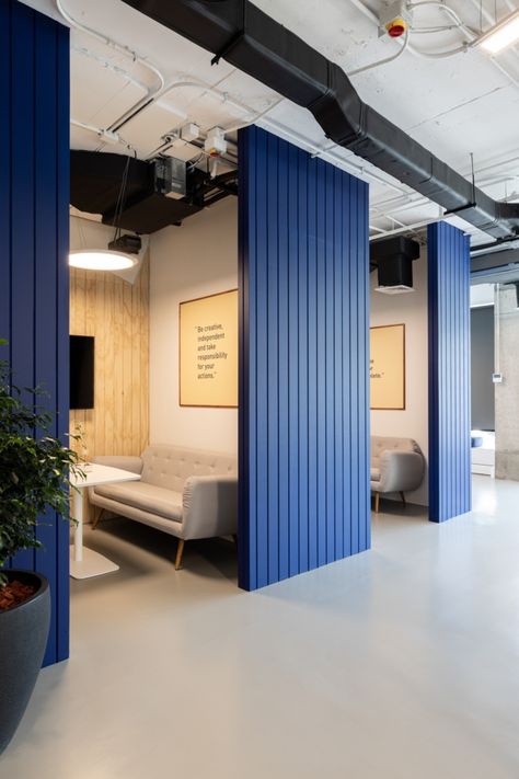 Adidas Offices - Santiago Amazing Office Design, Airplane Inspired Interior, Best Office Design Interiors, Navy And Wood Office, Ad Agency Office Design, Inclusive Office Design, Cool Office Interior Design, Office Spaces Design, Office Corporate Design