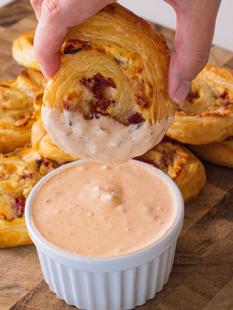 Reuben Pinwheels | 12 Tomatoes Ruben Pinwheel Appetizers, Ruben Puff Pastry Pinwheels, Reuben Puff Pastry Pinwheels, Ruben Appetizer, Ruben Pinwheels, Ruben Balls, Reuben Pinwheels, Reuben Sliders, Crowd Food