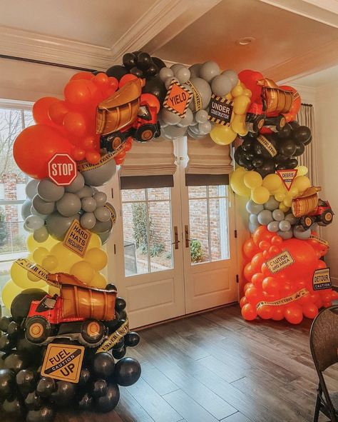 Construction Zone Birthday Party, Construction Birthday Party Food, Construction Party Decorations, Happy 3rd Birthday, Tractor Birthday Party, Construction Theme Birthday Party, Construction Theme Party, Party Zone, Construction Birthday Party