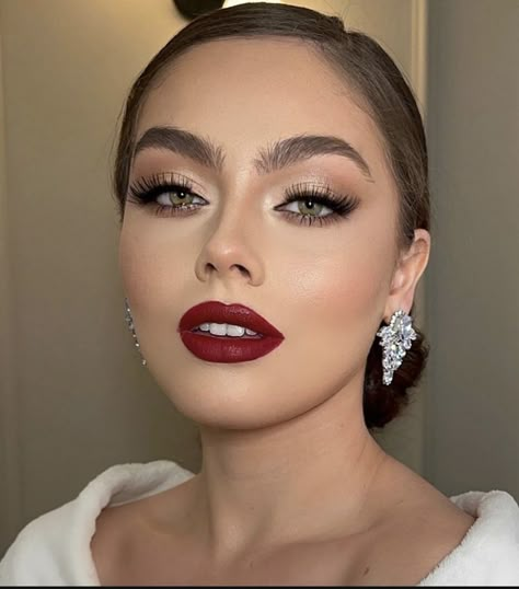 Bridal Makeup Red Lips, Burlesque Makeup, Lipstick Looks, Glam Bride Makeup, Red Lipstick Makeup Looks, Classic Makeup Looks, Makeup Cantik, Red Lips Makeup Look, Maquillage On Fleek