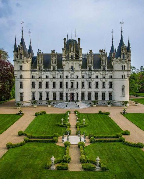 Chateau House, Angers France, French Castles, Apartment Architecture, Chateau France, Luxury Estate, French Chateau, Places Around The World, Wonderful Places