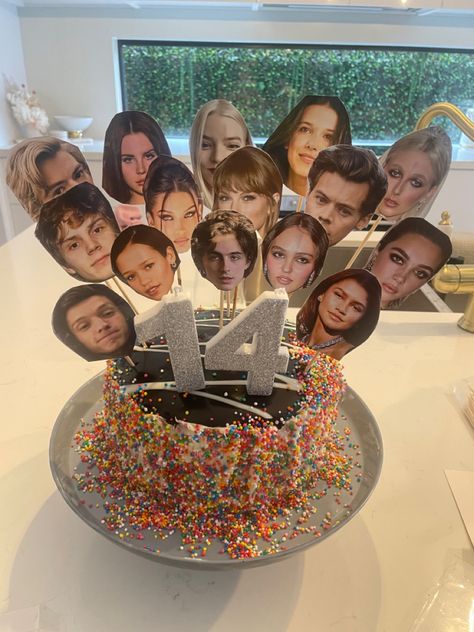 Iconic Birthday Cake, Homemade Smash Cake, Smash Cake Ideas, Hbd Cake, Crush Cake, 17 Birthday Cake, Cake Boy, Iconic People, Ice Cream Drinks