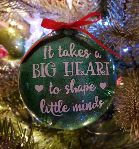 Cheap Christmas Ornaments, Christmas Presents For Teachers, Christmas Glitter Ornaments, Handmade Teacher Gifts, Teacher Gift Christmas, Glitter Ornaments Diy, Christmas Door Decorating Contest, Teacher Ornaments, Diy Teacher Gifts