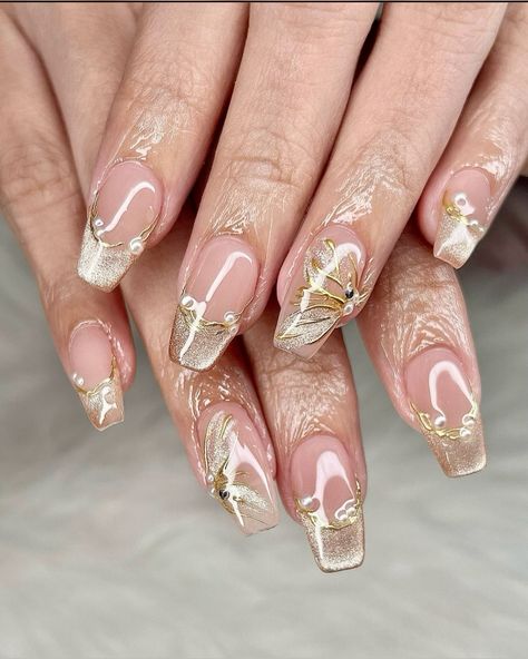 Fairytale Nail Designs, Kuku Wedding, Classy Gold Nails, Fairytale Nails, Wedding Nail Art Design, Boho Butterfly, Small Nails, Aesthetic Nail, Bridal Nail Art