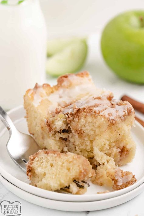 Apple Fritter Cake Recipe, Love Cake Recipe, Apple Fritter Cake, Apple Streusel, Apple Fritters, Apple Cake Recipes, Cakepops, Cake Tasting, Breakfast Cake