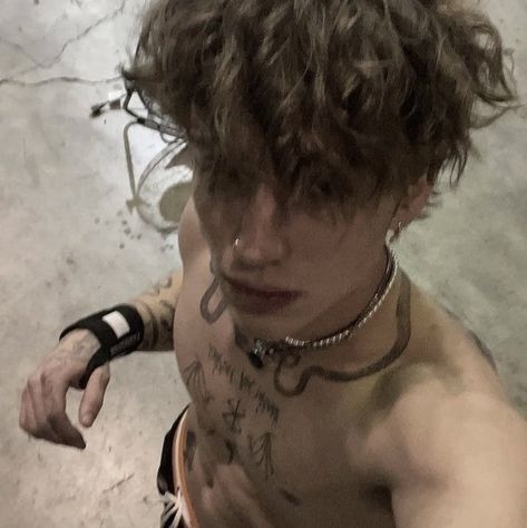 Tate Aesthetic, Good Necklace, Tiktok Boy, Hacker Aesthetic, Skater Boys, Hype House, Vinnie Hacker, Emo Guys, Girl Things