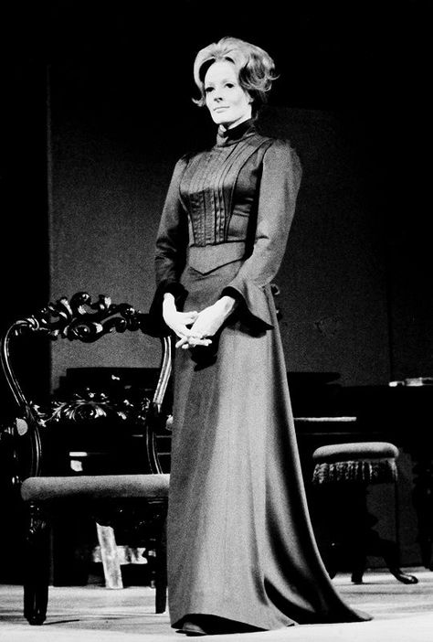 Maggie Smith, "Hedda Gabler," 1970. Hedda Gabler Aesthetic, Hedda Gabler, Angela Lansbury, Maggie Smith, Judi Dench, Harry Potter Actors, Bonham Carter, Helena Bonham Carter, Helen Mirren