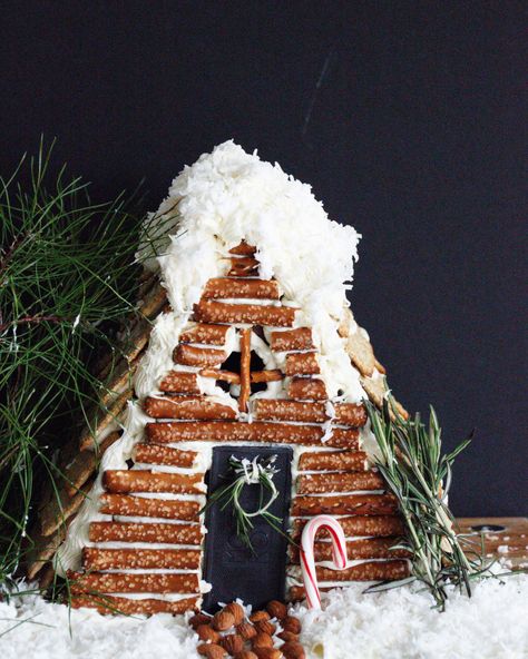 Salty and Sweet Gingerbread House A-Frame log cabin. Using Pretzels for logs is a super easy way to log cabin look. Gingerbread A Frame House, Pretzel Log Cabin Christmas, Pretzel House Log Cabins, A Frame Gingerbread House, Pretzel Gingerbread House, Spooky Picnic, Snow Diy, Gingerbread Inspiration, Gingerbread House Ideas