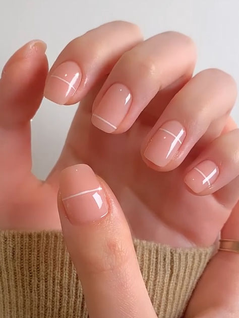 Korean minimalist nail art: simple white line accent Minimalist Nail, Minimal Nails Art, Korean Nail Art, Asian Nails, Hello Nails, Minimalist Nail Art, Korean Nails, Simple Gel Nails, Minimal Nails