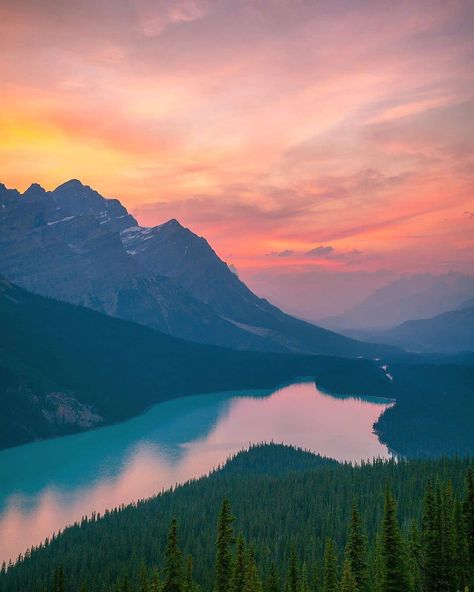 Peyto Lake, Earth Pictures, Travel Globe, Scenery Pictures, Aesthetic Picture, Gorgeous Sunset, Banff National Park, In The Mountains, Beautiful Sunset