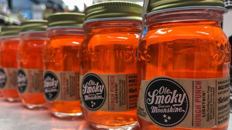 12 Best Ole Smoky Moonshine Cocktails to Drink - MyBartender Ole Smokey Moonshine Recipes, Ole Smokey Moonshine Recipes Cocktails, Old Smokey Moonshine Recipes, Ole Smoky Moonshine Recipes, Watermelon Moonshine Recipe, Watermelon Mixed Drinks, Moonshine Drink Recipes, Peach Moonshine, Caramel Apple Martini