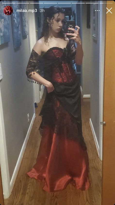 Goth Prom Look, Trad Goth Prom, Red And Black Prom Dress, Romantic Goth Dress, White Goth Outfit, Alternative Prom, Emo Prom, Gothic Formal, Gothic Prom