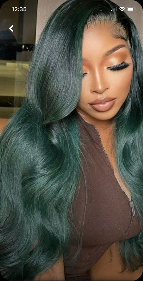 Green Weave Black Women, Unique Wigs, Weave Black Women, Red Weave Hairstyles, Bday Hair, Emerald Green Hair, Baddie Hair, Vegas Hair, Dark Green Hair