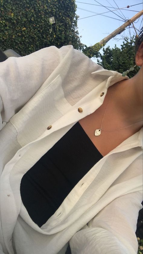 Tiffany And Co Outfits, Tiffany Necklace Aesthetic, Tiffany And Co Aesthetic, Aesthetic Tan, Tiffany And Co Necklace, Necklace Outfit, Tiffany Necklace, Europe Fashion, Tiffany And Co