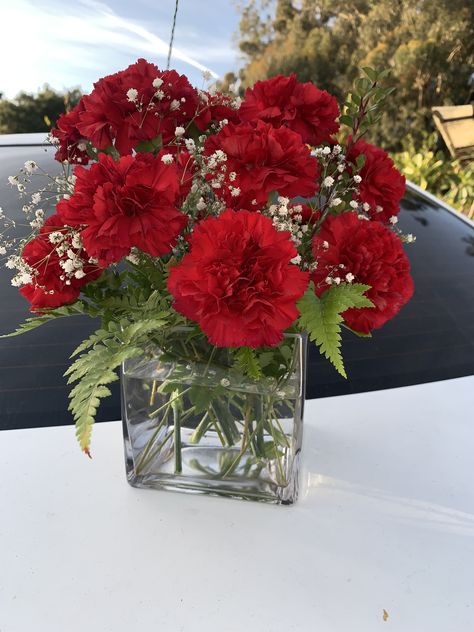 Red And White Carnation Centerpieces, Carnation Flower Centerpieces, Simple Carnation Centerpieces, Carnation Flower Wedding Decor, Red Carnation Arrangement, Red And White Flower Arrangements Simple, Red Flower Centerpieces Simple, Red Flower Centerpieces For Party, Red Floral Centerpieces For Party