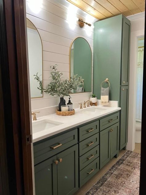 Green Bathroom Cabinet Ideas, Green Vanity Bathroom Ideas, Olive Green Bathrooms, Green Bathroom Colors, Light Green Bathrooms, Dark Green Bathrooms, Green Bathroom Vanity, Fall Bathroom Decor, Green Bathroom Decor