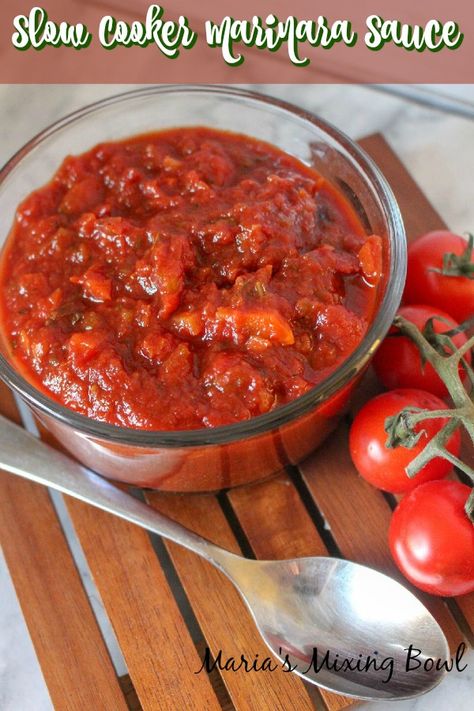 Slow Cooker Marinara Sauce that cooks all day and has ahh-mazing rich flavor! So easy to make in the crockpot and tastes better than anything you could buy at the store! Slow Cooker Pasta Sauce Fresh Tomatoes, Slow Cooker Marinara, Slow Cooker Pasta Sauce, Fresh Tomato Marinara Sauce, Balance Workouts, Carb Loading, Pasta Easy, Fresh Tomato Recipes, Crockpot Ideas