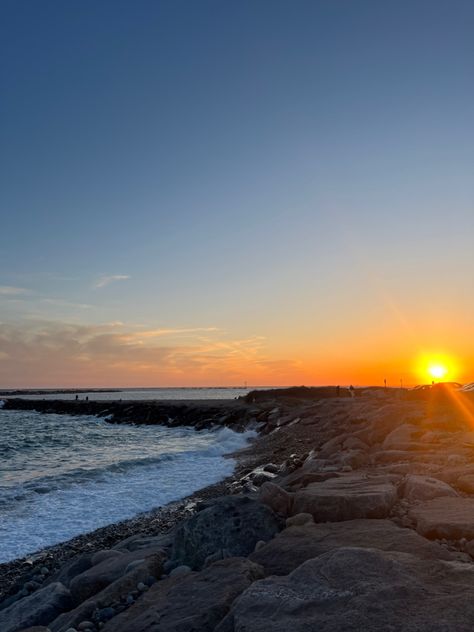 Rhode Island Sunset, Rhode Island Aesthetic, Island Pics, Granola Summer, Salty Granola, Rhode Island Beach, Traveling America, Sunrise Tattoo, Rhode Island Beaches