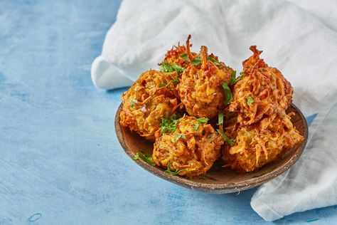 These beautifully spiced pakoras are a wonderful solution to combatting food waste. Save your vegetable peels when making a vegetable curry and whip up a batch of these pakoras to serve alongside it. Pakoras Recipe, Pakora Recipes, Turmeric Recipes, Great British Chefs, Fritter Recipes, Vegetable Curry, Masala Recipe, Reduce Food Waste, Food Shows