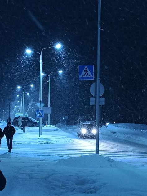 Blue Hour Aesthetic Winter, Blue Snow Aesthetic, Blue Hour Winter, Blue Winter Aesthetic, Snowing Aesthetic Wallpaper, Blue Hour Photography, Snowy Night, Scenery Background, Aesthetic Winter