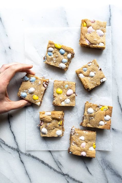 These Cadbury Mini Egg Blondies are the perfect way to incorporate everyone's favorite Easter candy into a delicious baked good. Mini Egg Blondies, Cadbury Mini Egg Cookies, M And Ms, Female Foodie, Cadbury Mini Eggs, Mini Eggs Cookies, No Egg Desserts, Cadbury Eggs, Easter Egg Cookies