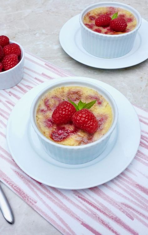 Raspberry Creme Brûlée sounds fancy but it is a simple dessert to make. It is a creamy dessert, filled with fresh raspberries. It has a hard sugar topping like glass which is a perfect contrast. With just 6 ingredients you can create this flavorful dessert that is sure to impress! Raspberry Creme Brulee, Dessert To Make, Creme Brulee Recipe, Brulee Recipe, Creme Brûlée, Blue Desserts, Simple Dessert, Fresh Raspberries, Cookout Food