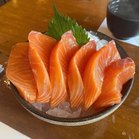 Rainbow Restaurant, Sashimi Aesthetic, Salmon Aesthetic Food, Fancy Sushi, Sashimi Photography, Salmon Sashimi Aesthetic, Salmon Japanese, Salmon Sashimi Photography, Sashimi Recipe