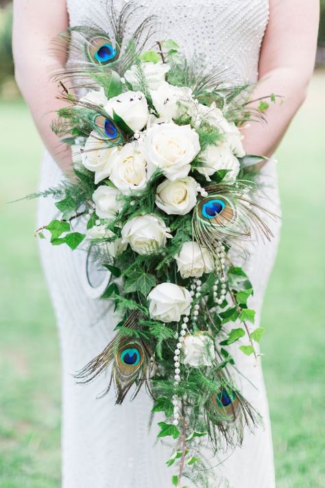 Peacock Wedding Bouquet, Peacock Wedding Decorations, Art Deco Wedding Reception, Feather Wedding Decorations, Feather Bouquet, Rustic Glam Wedding, Cascading Wedding Bouquets, Wedding Bouquets Bride, Beautiful Peacock