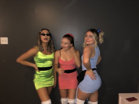 Powder Puff Halloween Costumes, Halloween Costumes 3ppl, Hot Halloween Trio Costumes, College Girl Group Halloween Costumes, Butter Cup Costume Power Puff, Power Puff Girls Costume Ideas, Halloween Powerpuff Girls Costume, Duo And Trio Costumes, Triple Halloween Costumes College