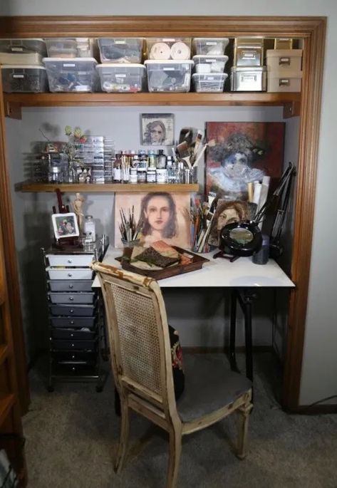 8 great tips: convert a closet into an art studio – the Detalles Closet Into Art Studio, Closet Art Space, Small Painting Studio Workspaces, Closet Art Storage, Tiny Artist Studio, Indoor Art Studio, Art Closet Storage, Art Studio Bedroom Combo, Bedroom To Art Studio