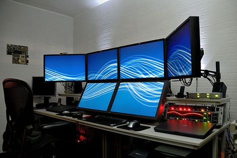 The ULTIMATE computer setup!!!!! lol Cool!!! I want this one. Incensewoman Expensive Toys, Curved Monitor, Crazy Home, Creative Technology, Tech Gadget, Custom Computer, Tech Humor, Custom Pc, Tech Products