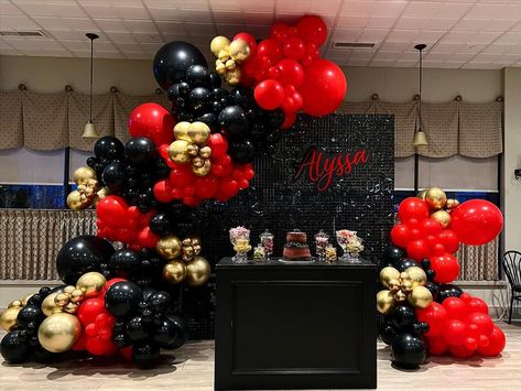 Black Party Decorations, Red Birthday Party, Sweet 16 Themes, Black And Gold Balloons, Balloon Artist, Ball Birthday Parties, Shimmer Wall, Gold Party Decorations, Gold Birthday Party