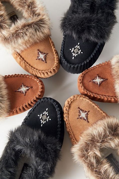 Manitobah Mukluks, Fur Sneakers, Ugg Tasman Slippers, Shoe Inspo, Outdoor Wear, Christmas Wishlist, Style Outfits, Country Style, Winter Wardrobe