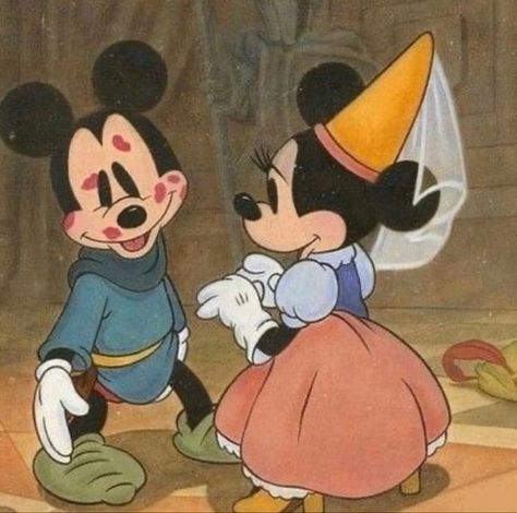 Cartoons Love Couple, Cartoon Characters In Love Aesthetic, Vintage Cartoon Couple Aesthetic, Valentines Profile Pics, In Love Cartoon Aesthetic, Valentines Cartoon Aesthetic, In Love Aesthetic Cartoon, Cartoons In Love, Valentines Day Cartoon Aesthetic