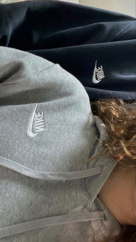 Matching Nike Hoodies, Bf Ideas, Boyfriend Fashion, Airplane Photography, Boyfriend Hoodie, Matching Hoodies, Bf Gf, Matching Outfit