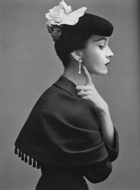 Dovima 1950 | Dovima wearing Balenciaga's suit with capelet … | Flickr Vintage Fashion 1950s, Richard Avedon, Fashion 1950s, Vintage Fashion Photography, 1950s Style, Celebrity Travel, 1960s Fashion, 60s Fashion, Harpers Bazaar